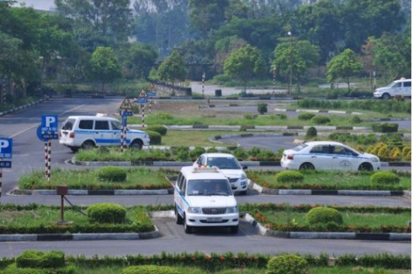 thi bằng lái xe b2, bằng lái xe b2, bằng lái xe b2 lái được xe gì, bằng lái xe b2 chạy được xe gì, bằng lái xe b2 là gì, bằng lái xe b2 có thời hạn bao lâu, thi bằng lái xe b2 bao nhiêu tiền, 18 đề thi bằng lái xe b2, học lái xe b2, học lái xe, học lái xe ô tô, học lái xe b1, học lái xe bằng c