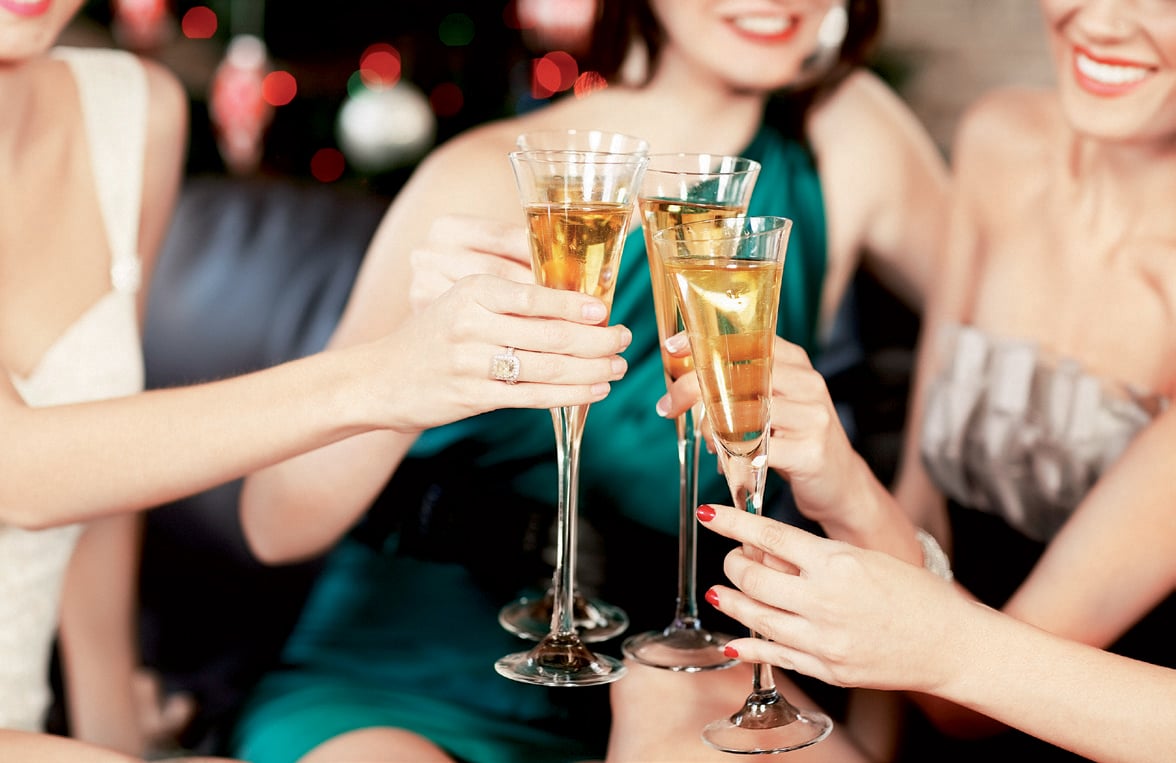 Nằm mơ thấy ăn uống, ăn nhậu, tiệc tùng có điềm báo gì?