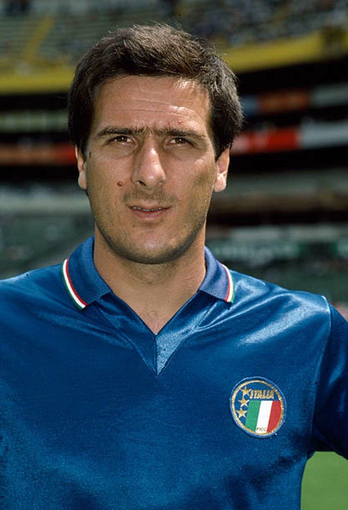 Gaetano Scirea, Italy, who won 78 Italy international caps, and was a World Cup winner in the 1982 Italian team | Futebol mundial, Lendas do futebol, Futebol