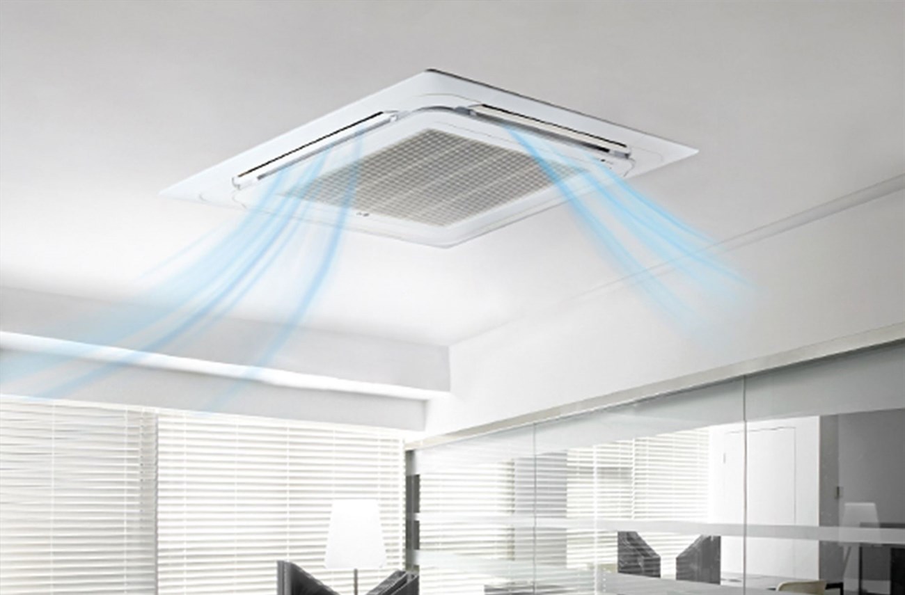 Bật điều hòa âm trần và kiểm tra Hướng dẫn vệ sinh máy lạnh âm trần đơn giản tại nhà