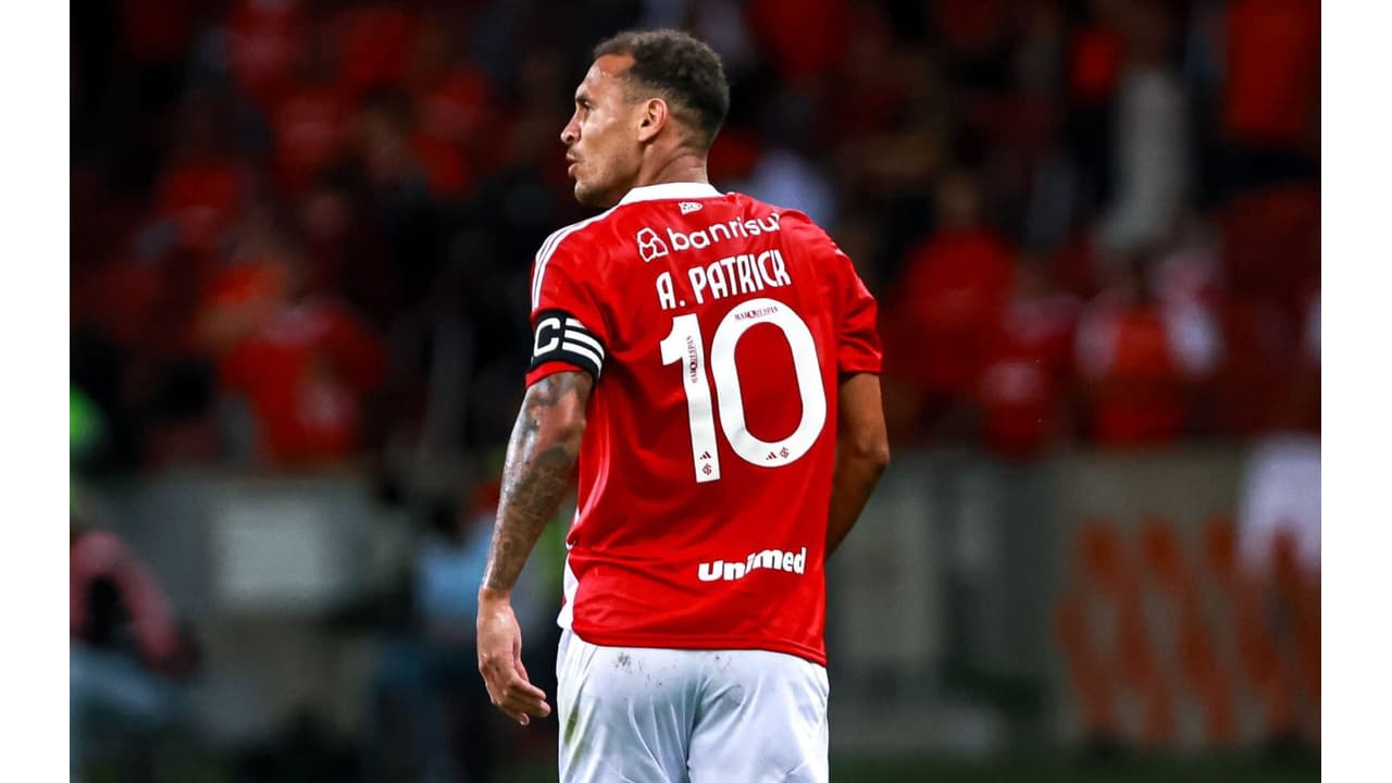 Cú hat-trick của Alan Patrick gây ấn tượng với giới báo chí: "Melhor camisa 10 do Brasil"